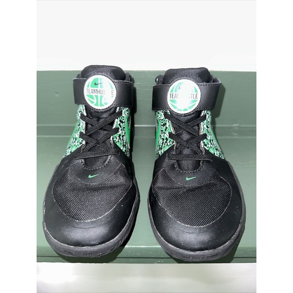 Nike Boys Team Hustle DC1994-001 Black/Green Basketball Shoes Sneakers Size 2.5Y - Picture 1 of 7